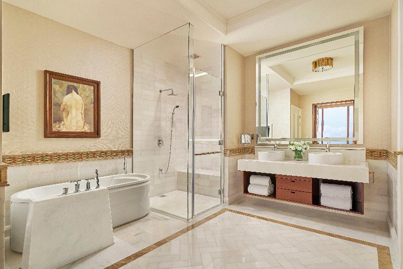 سوئیت با چشمانداز زمین گلف, Intercontinental Grand Ho Tram