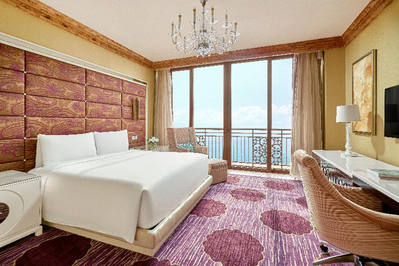 سوئیت با چشم‌انداز زمین گلف, Intercontinental Grand Ho Tram