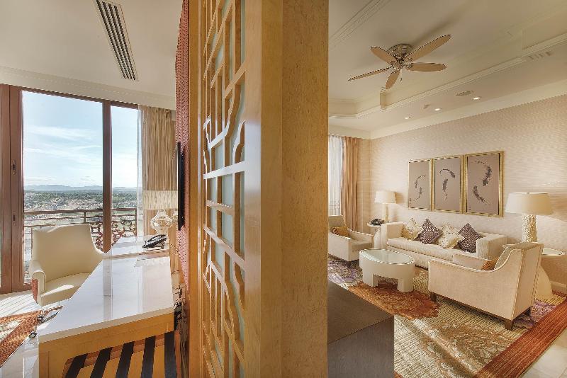 سوئیت با چشمانداز زمین گلف, Intercontinental Grand Ho Tram