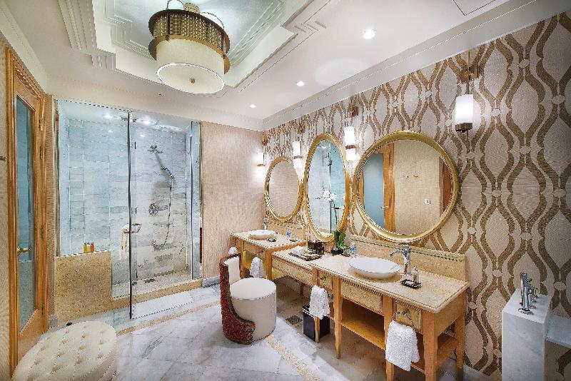 سوئیت با چشمانداز زمین گلف, Intercontinental Grand Ho Tram