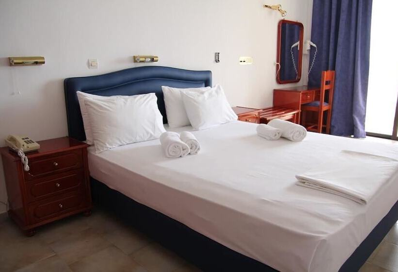 اتاق استاندارد سه نفره, Mediterranean