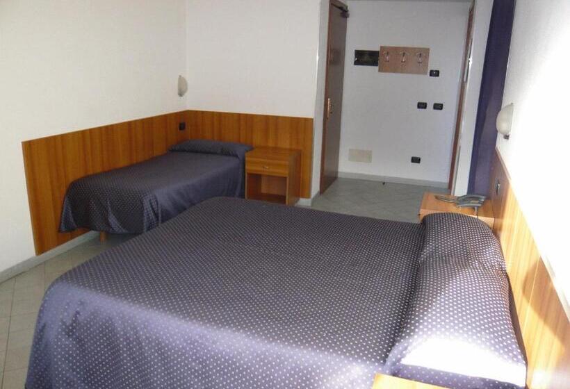 Трехместный Номер Стандарт с Балконом, Rezia