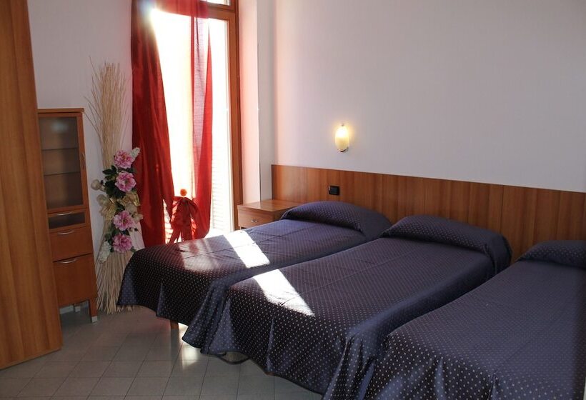 Трехместный Номер Стандарт с Балконом, Rezia