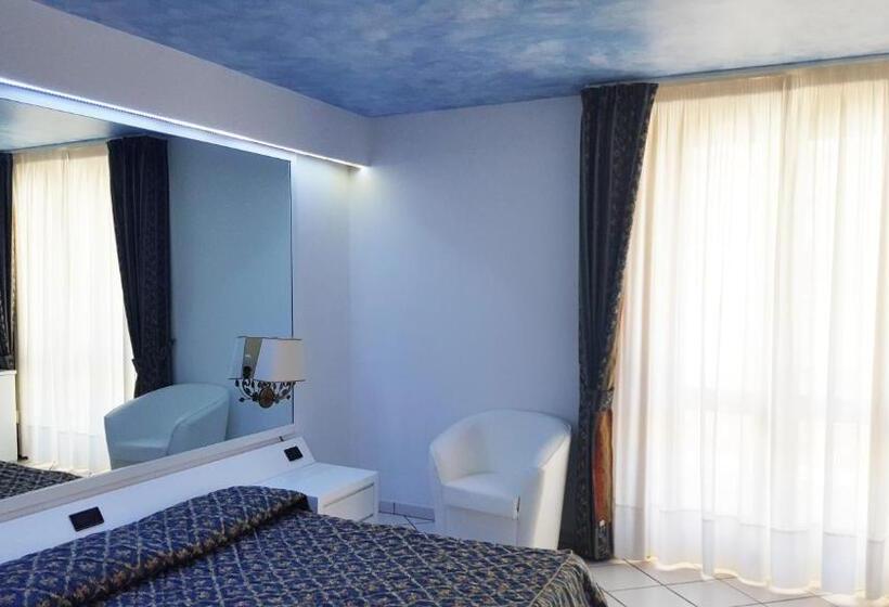 غرفة قياسية ثلاثية, Ristorante Panoramico