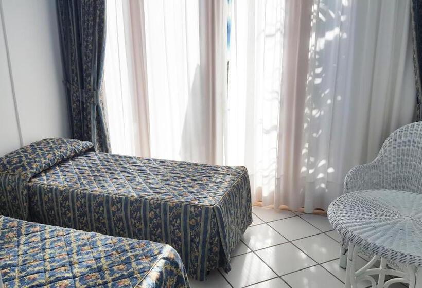 غرفة قياسية رباعية, Ristorante Panoramico