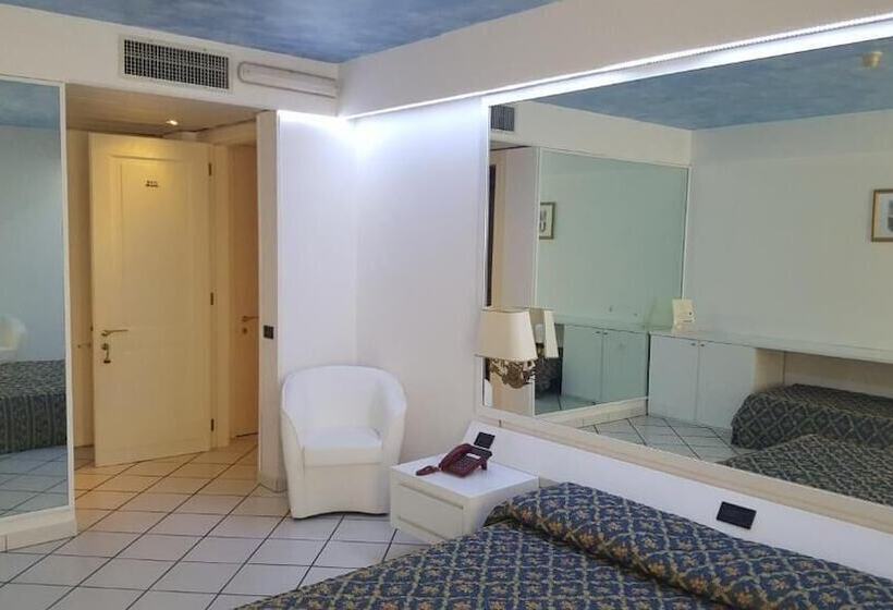 غرفة قياسية ثلاثية, Ristorante Panoramico