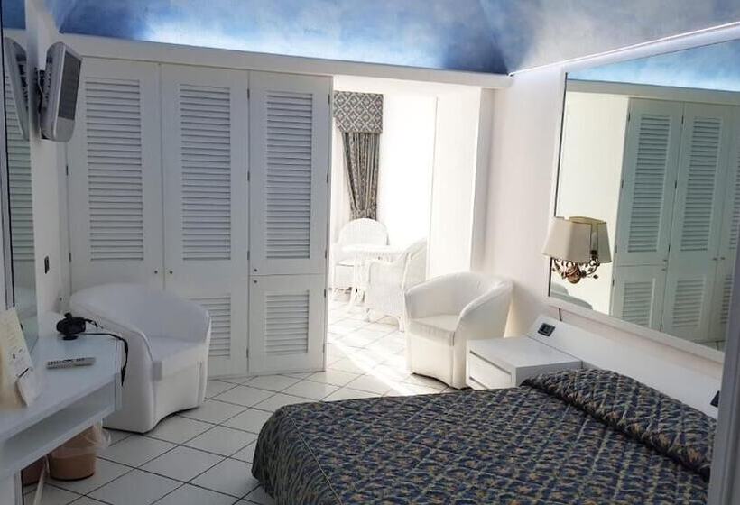 غرفة قياسية رباعية, Ristorante Panoramico