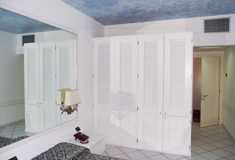 غرفة قياسية رباعية, Ristorante Panoramico