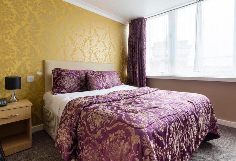 스탠다드 트리플 룸, Stuart