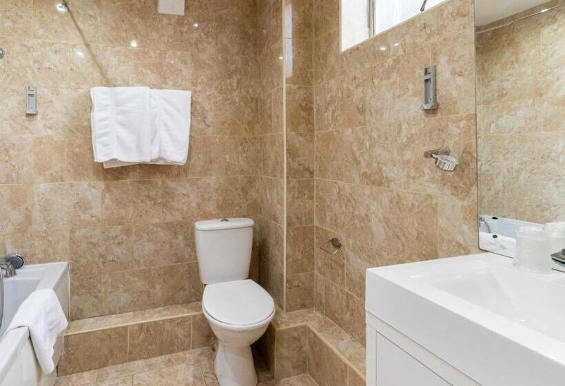 4인용 스탠다드 룸, Stuart