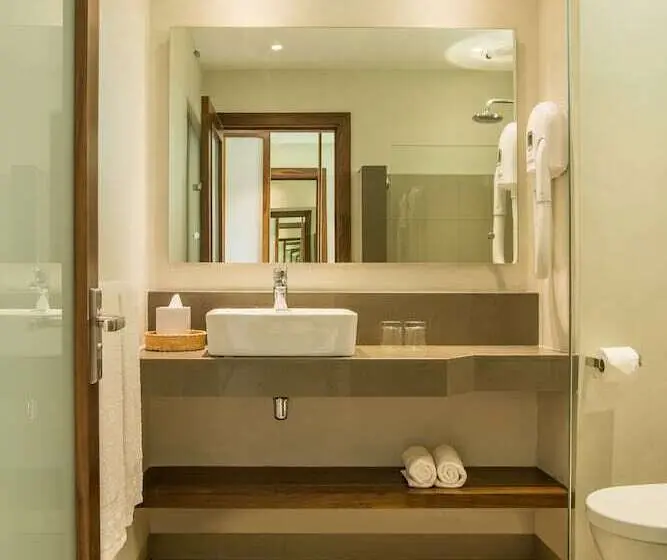 اتاق خانوادگی, Tarisa Resort & Spa