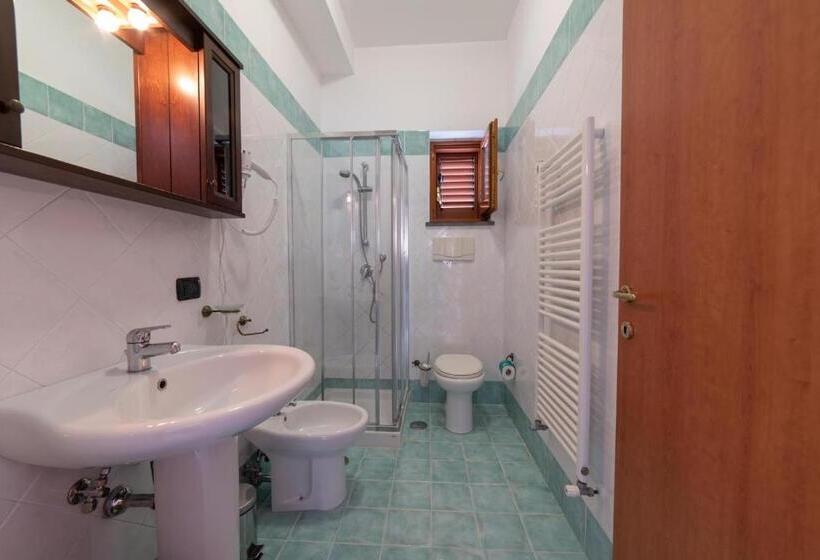 דירת שלושה חדרים, Olga's Relais