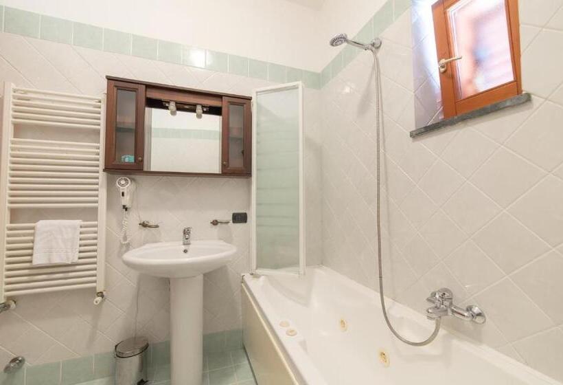 דירת שלושה חדרים, Olga's Relais