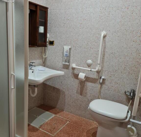 غرفة قياسية ثلاثية, Villa Elisabetta