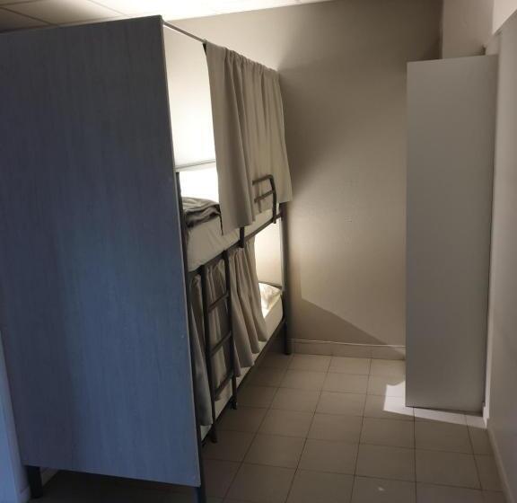 공동 객실, Albergue Porta Real No Bike Storage