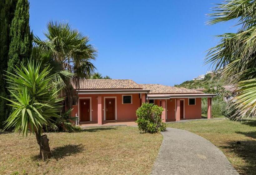 スタンダード４人部屋, Villaggio Club Baia Di Dino