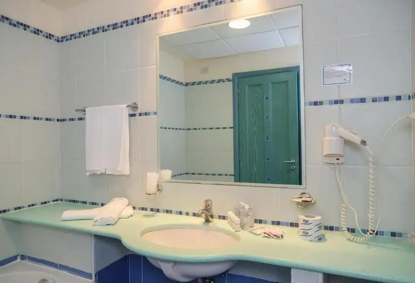 اتاق سوپریور چهار تخته, Villaggio Club Baia Di Dino