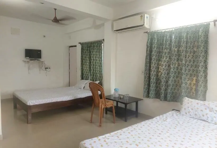 Deluxe Neljän Hengen Huone, Goroomgo Sandhya Guest House Digha