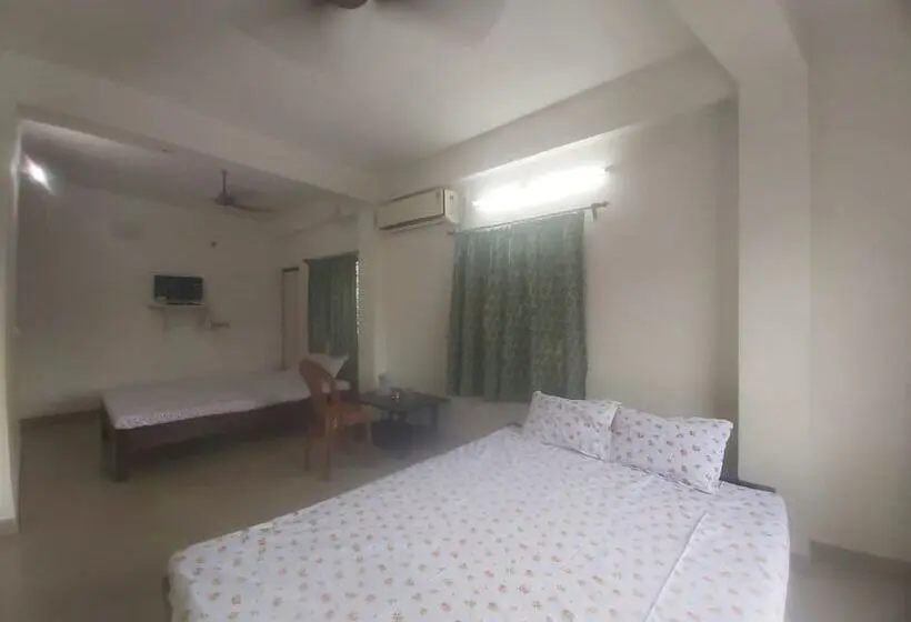Deluxe Neljän Hengen Huone, Goroomgo Sandhya Guest House Digha