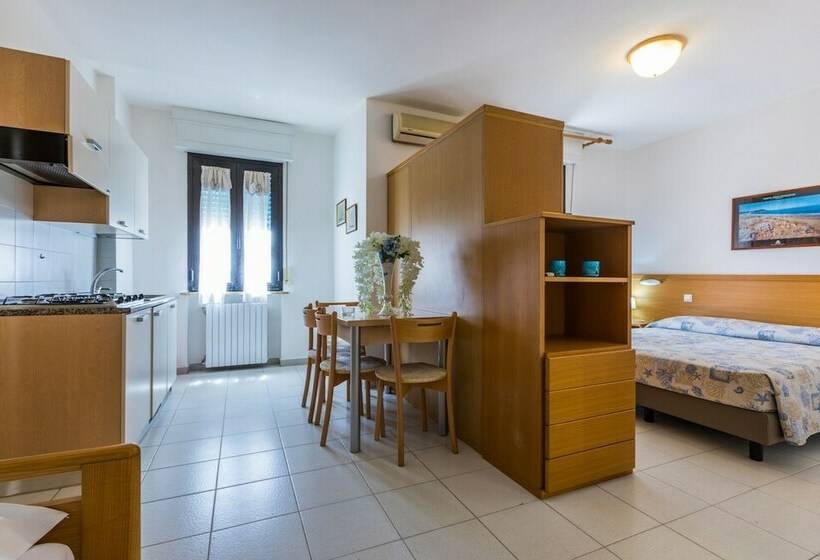 클래식 스튜디오, Isa Double Room In Hotel With Swimming Pool In Marina Di Cecina, Just 10 Meters From The Sea