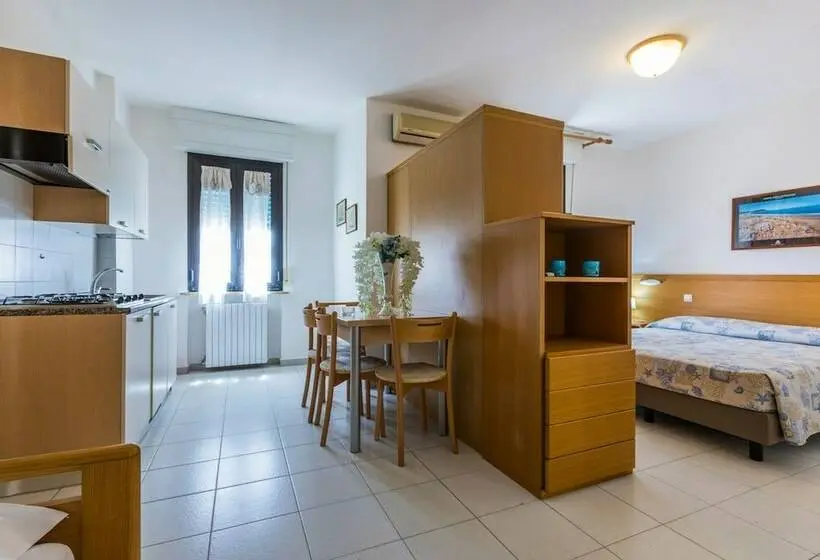 クラシックスタジオ, Isa Double Room In Hotel With Swimming Pool In Marina Di Cecina, Just 10 Meters From The Sea