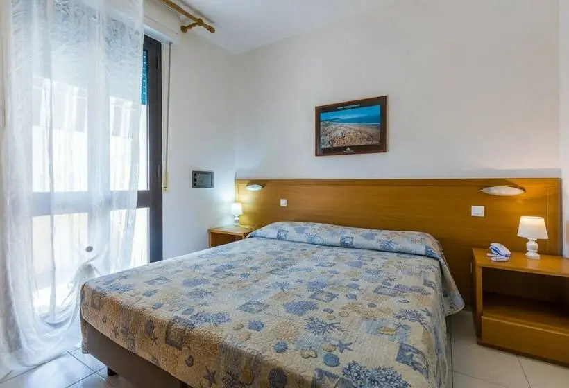 コンフォートワンルーム, Isa Double Room In Hotel With Swimming Pool In Marina Di Cecina, Just 10 Meters From The Sea