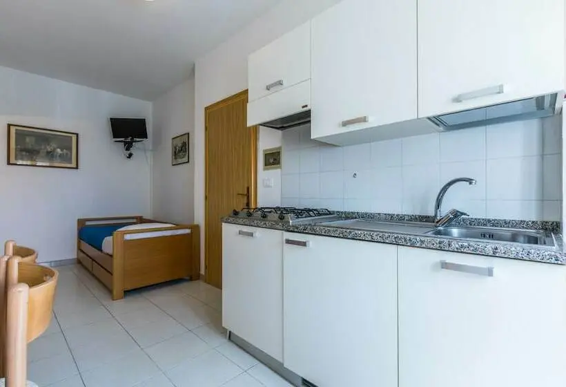 クラシックスタジオ, Isa Double Room In Hotel With Swimming Pool In Marina Di Cecina, Just 10 Meters From The Sea