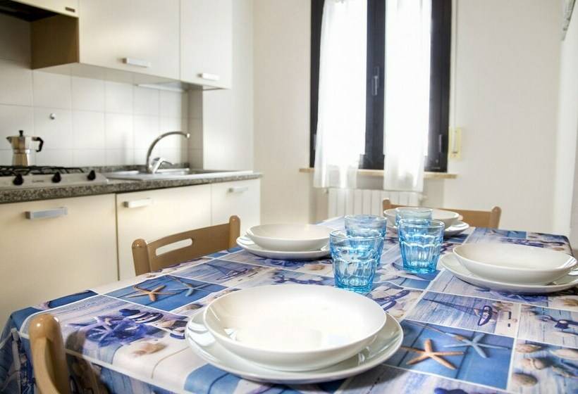 Escritório Clássico, Isa Double Room In Hotel With Swimming Pool In Marina Di Cecina, Just 10 Meters From The Sea
