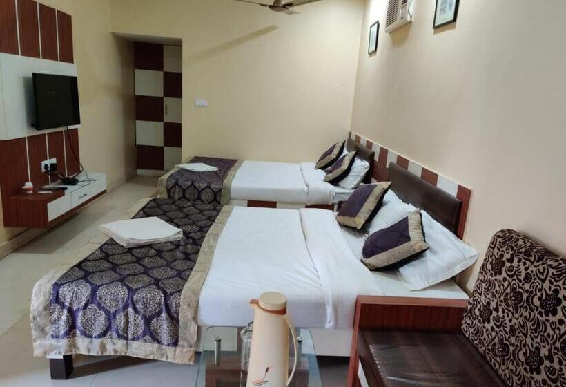 غرفة قياسية ثلاثية, Satkar