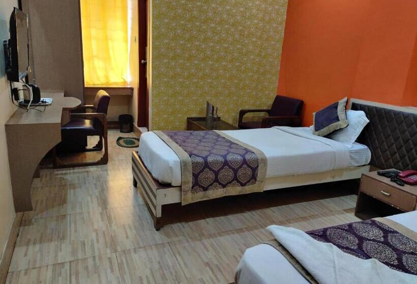 غرفة قياسية ثلاثية, Satkar