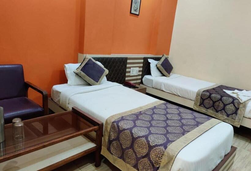 غرفة قياسية ثلاثية, Satkar