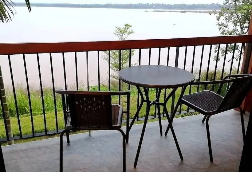 اتاق استاندارد با چشم‌انداز رودخانه, The Riviera Champasak