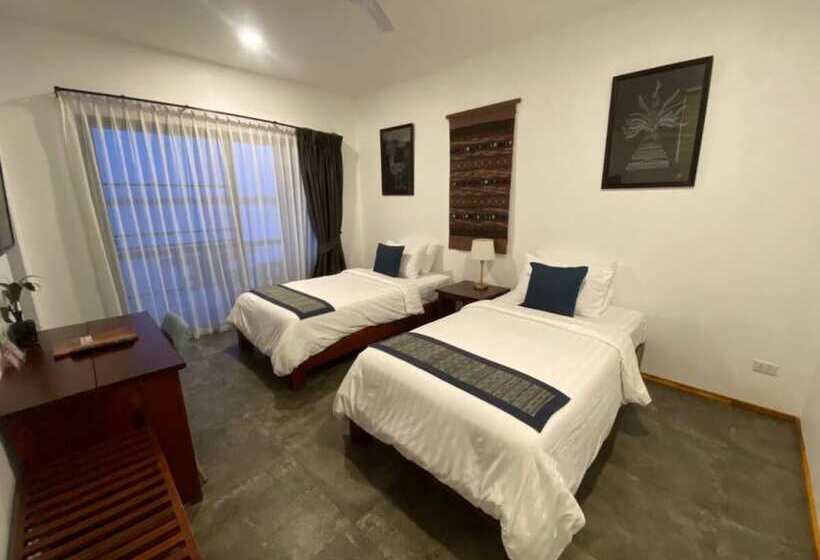 اتاق استاندارد با چشمانداز رودخانه, The Riviera Champasak