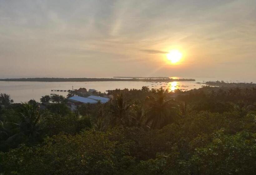 Deluxe Bungalow, Cocohuts