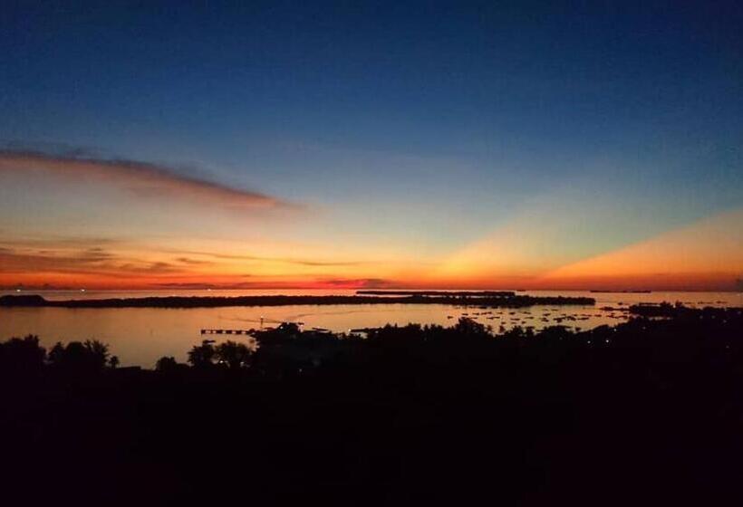 Deluxe Bungalow, Cocohuts