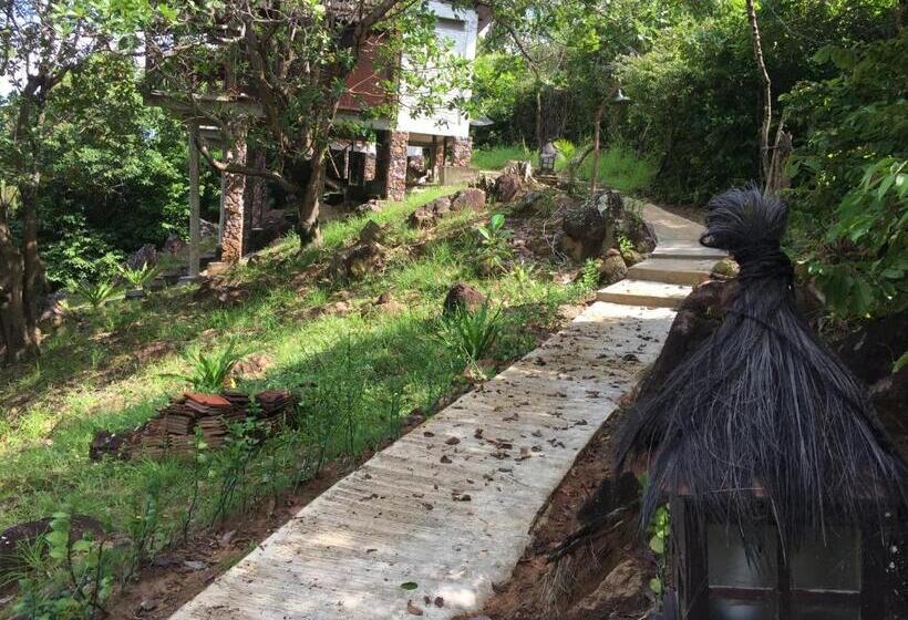 Deluxe Bungalow, Cocohuts