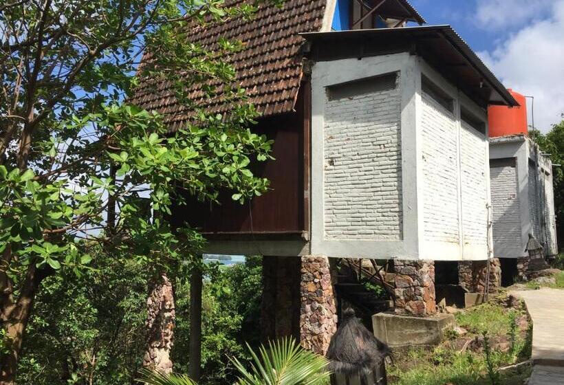 Deluxe Bungalow, Cocohuts