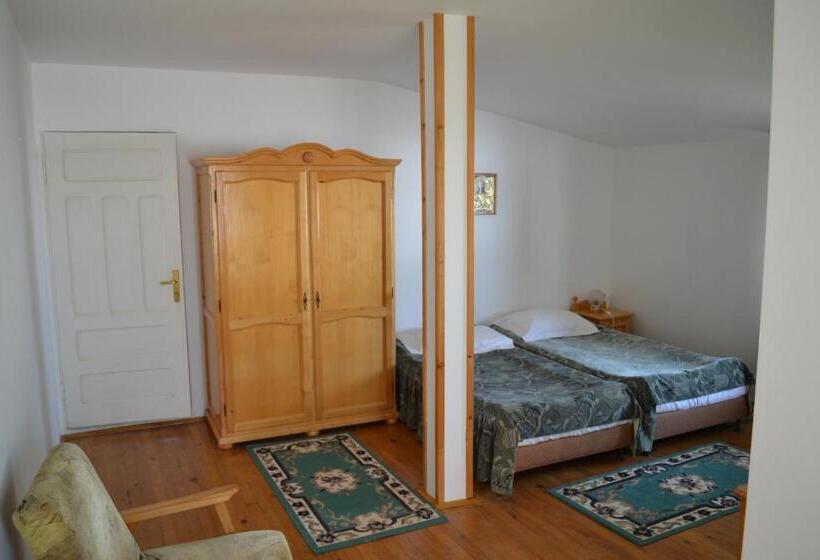 غرفة إقتصادية, Complex Amazon