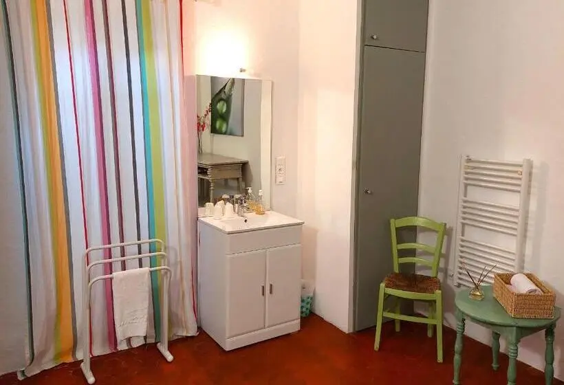 バス共有のスタンダードルーム, La Maison Barnoin   Gîtes Et Chambres