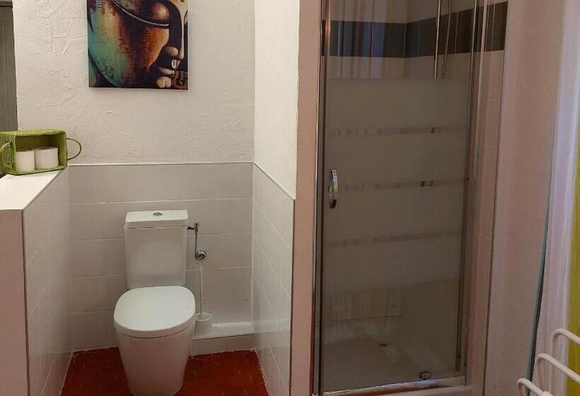 חדר סטנדרד יחיד חדר אמבטיה משותף, La Maison Barnoin   Gîtes Et Chambres