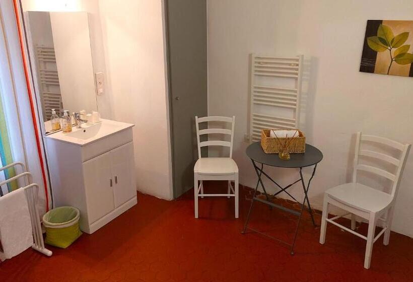 חדר סטנדרד יחיד חדר אמבטיה משותף, La Maison Barnoin   Gîtes Et Chambres