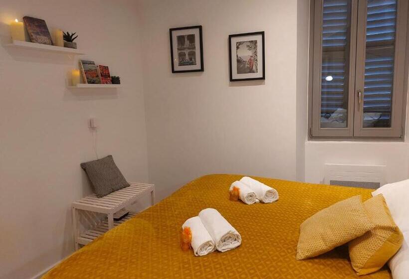 דירת חדר עם טרסה, La Maison Barnoin   Gîtes Et Chambres