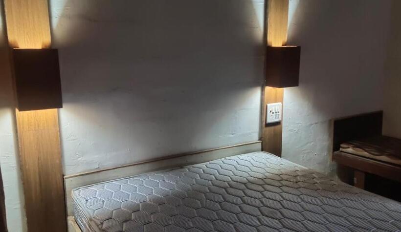 디럭스 룸, Bungalow Resort Panorama Matheran