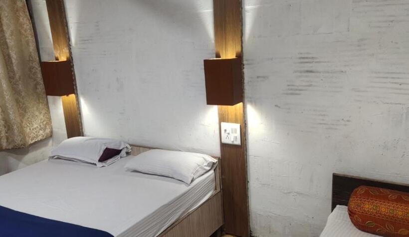 디럭스 룸, Bungalow Resort Panorama Matheran