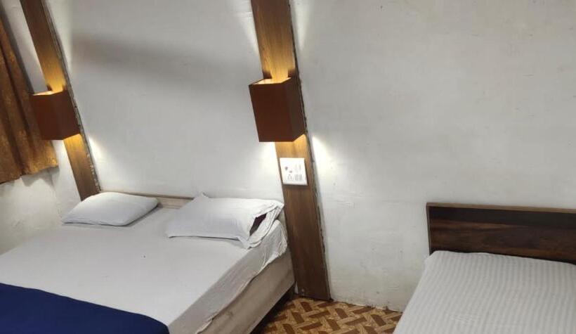 이코노미 트리플 룸, Bungalow Resort Panorama Matheran