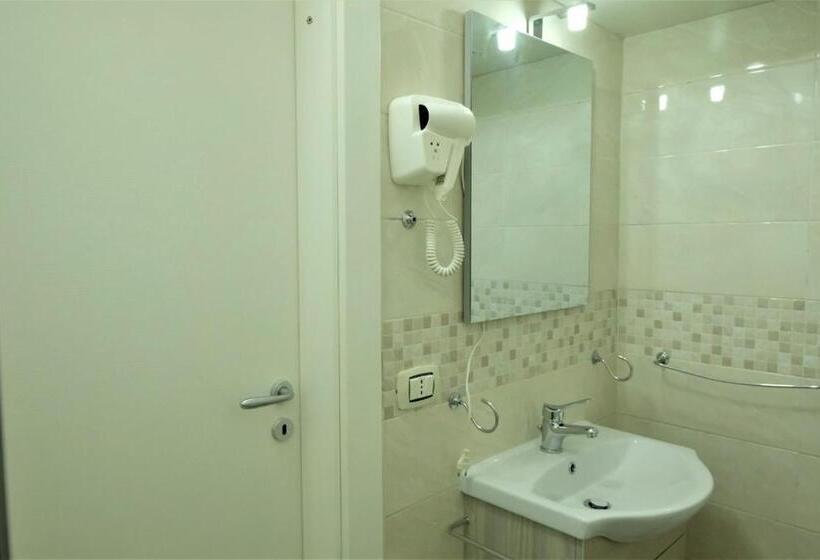 اتاق استاندارد سه تخته با بالکن, Queen 20   Privates Duomo