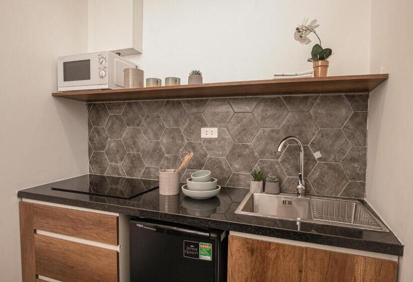 سوییت خانوادگی, Bespoke Trendy Hotel Hanoi