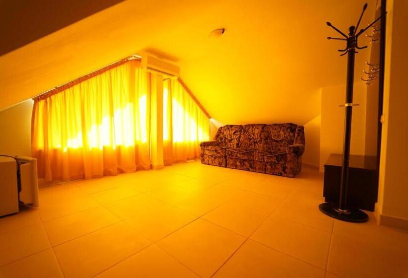 اتاق استاندارد سه نفره, Complex Marinn Costinesti