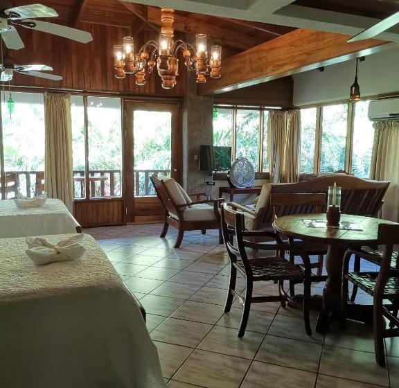 스탠다드 스튜디오, Costa Verde