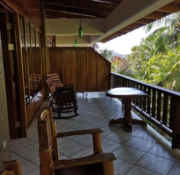 스탠다드 스튜디오, Costa Verde